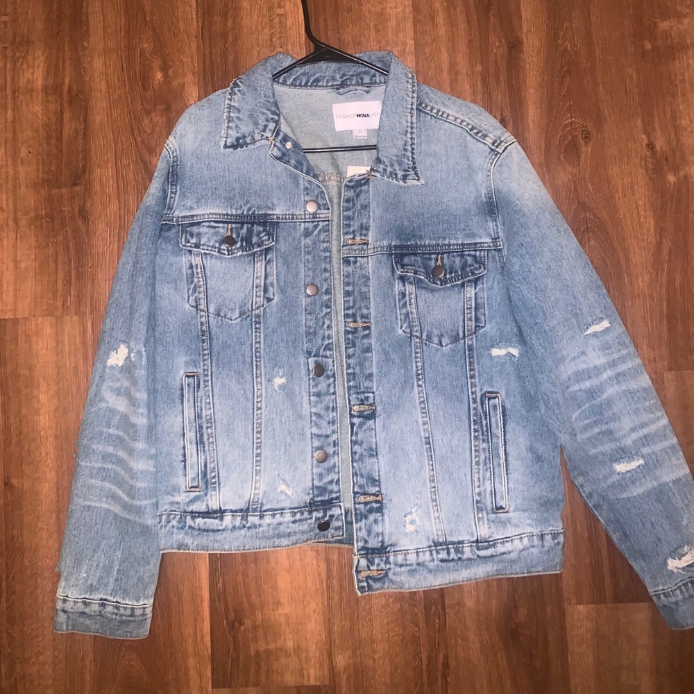 Men’s jean jacket.